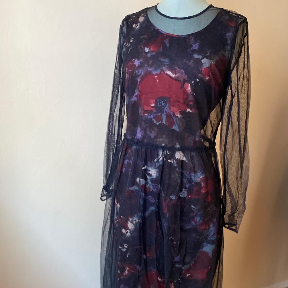 Boutique style dress- very flattering